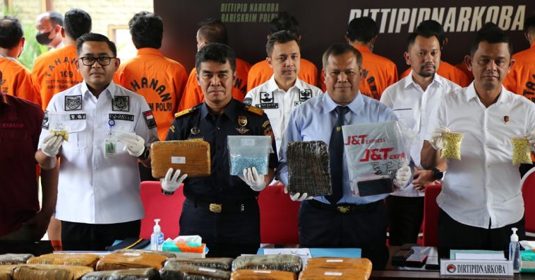Kuartal I/2023 BC Batam Amankan Narkoba hingga Sextoys Senilai Puluhan Miliar Rupiah Kuartal I/2023 BC Batam Amankan Narkoba hingga Sextoys Senilai Puluhan Miliar Rupiah