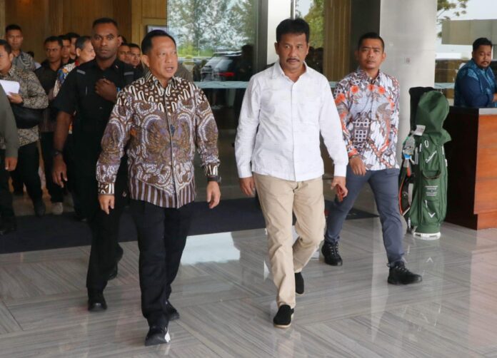 Menteri Dalam Negeri (Mendagri) Tito Karnavian bersama Wali Kota Batam, Muhammad Rudi