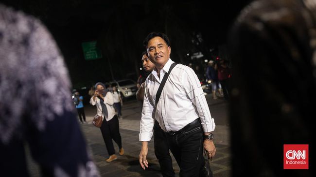 Yusril menjadi komandan dari 14 pengacara yang akan membela Prabowo-Gibran menghadapi gugatan di PN Jakarta  Pusat.