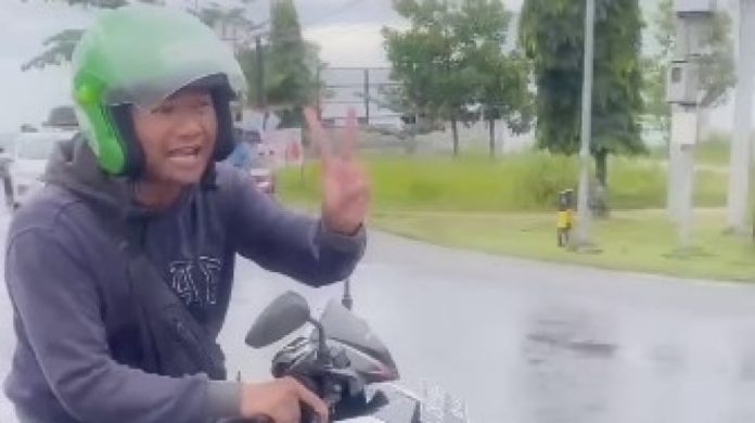 Masya Allah, Momen Haru Ojek Online Teriak Sembari Berkendara, Beri Pesan Menyentuh Untuk Prabowo