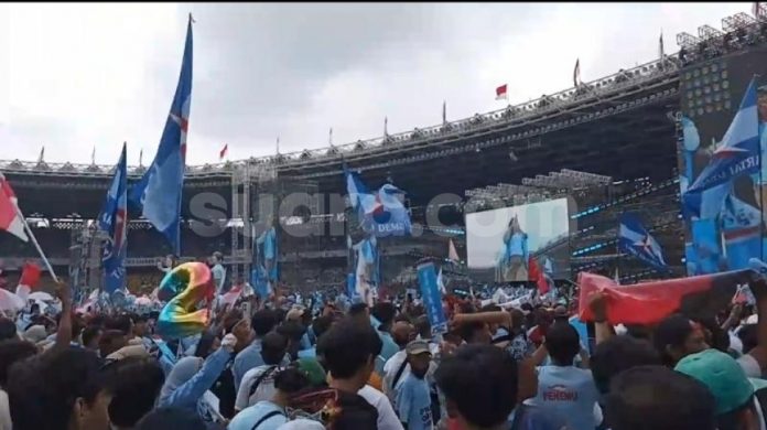 Gelar Kampanye Akbar, Massa Pendukung Prabowo-Gibran Menyemut di GBK