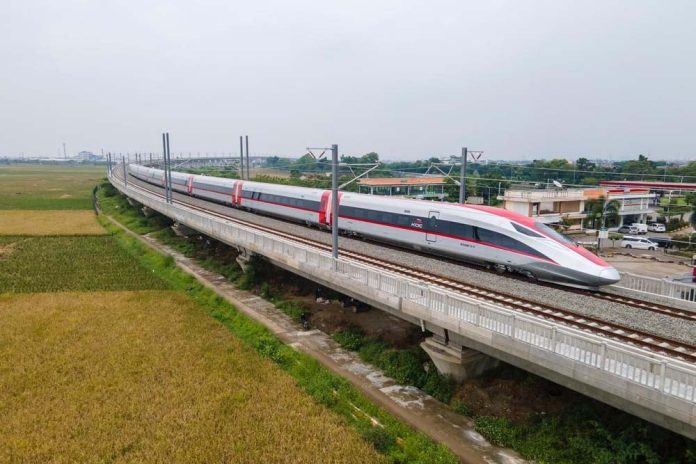 Kereta Cepat Whoosh Disebut Sepi Penumpang, KCIC Beberkan Penjualan Tiket