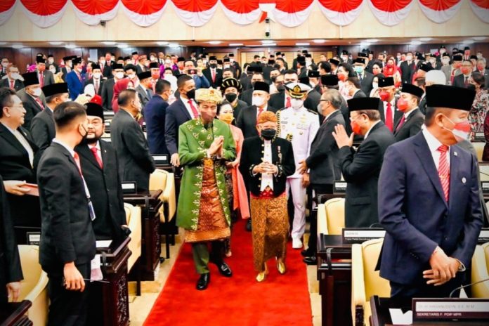 Cair 100%, Segini Jumlah THR yang Diterima Presiden Jokowi dan Wapres Ma'ruf Amin