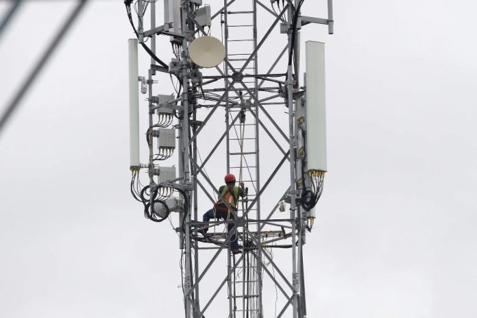 Indosat Tengah Bangun 25 BTS 4G di Ambon, Beroperasi saat Idulfitri