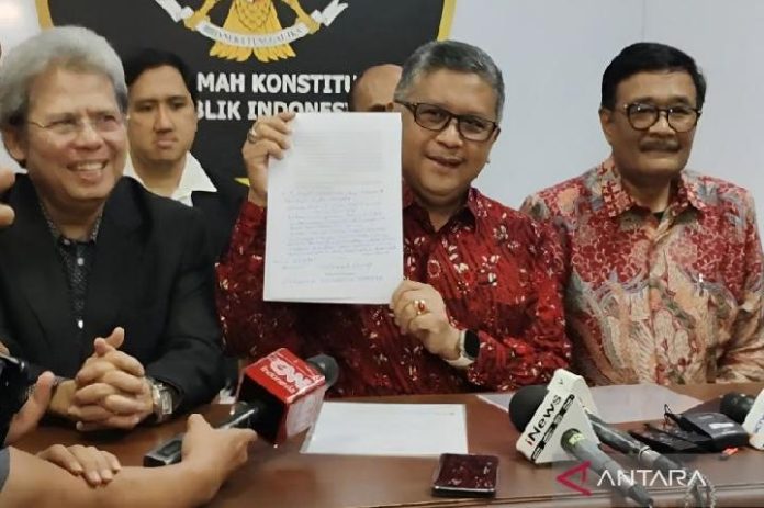 Singgung Anwar Usman, Feri Amsari Heran Amicus Curiae Megawati Dianggap Konflik Kepentingan