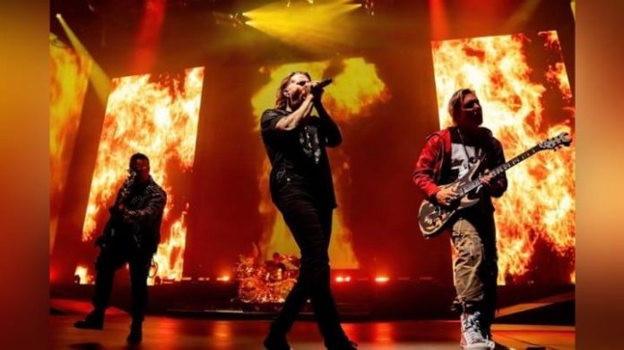 Deathbat Berselawat saat Keluar dari Konser Avenged Sevenfold, Sandiaga: Adem