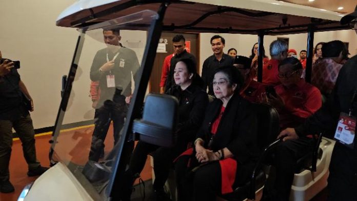 Kala Puan Maharani Mendadak jadi Sopir Megawati di Rakernas PDIP