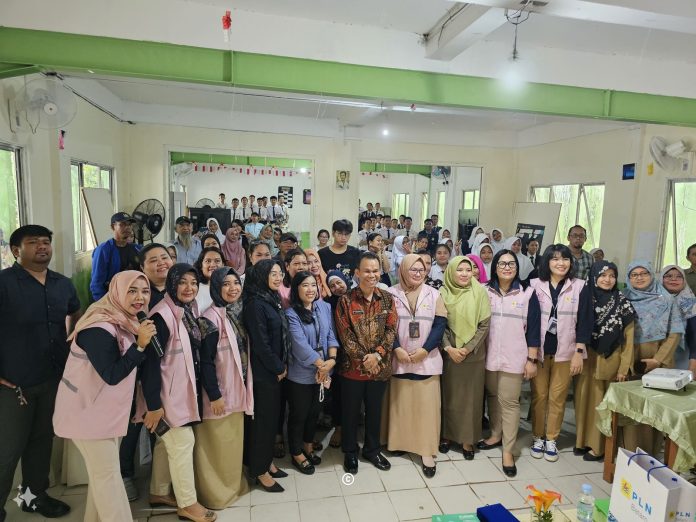 PLN Batam Temui Langsung Masyarakat Beri Edukasi dan Sosialisasikan Tariff Adjutsment - insightkepri.com