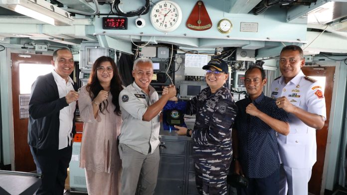 BP Batam - TNI AL Jalin Silaturahmi di Atas KRI Bung Tomo 357 - BP Batam