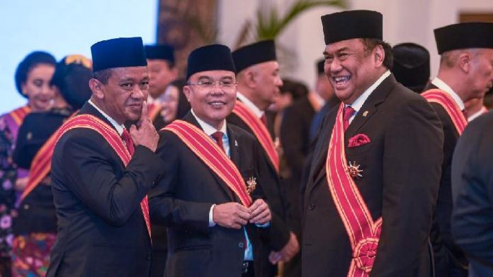  Daftar 64 Tokoh Penerima Tanda Kehormatan dari Jokowi, Ada Surya Paloh hingga Harry Roesli