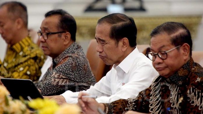 Istana Klaim Tak Ada yang Tinggalkan Jokowi: Beliau Lempar Joke Segar