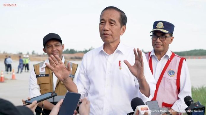 Jokowi Mendarat Pertama Kali di Bandara IKN: Mulus Banget Sih Turunnya