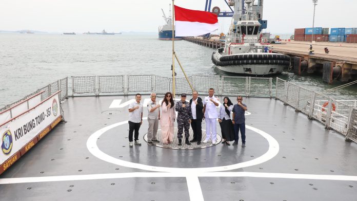 KRI Bung Tomo 357 Singgah di Pelabuhan Batuampar, BP Batam: Mari Dukung TNI AL Jaga Kedaulatan Laut NKRI - insightkepri.com