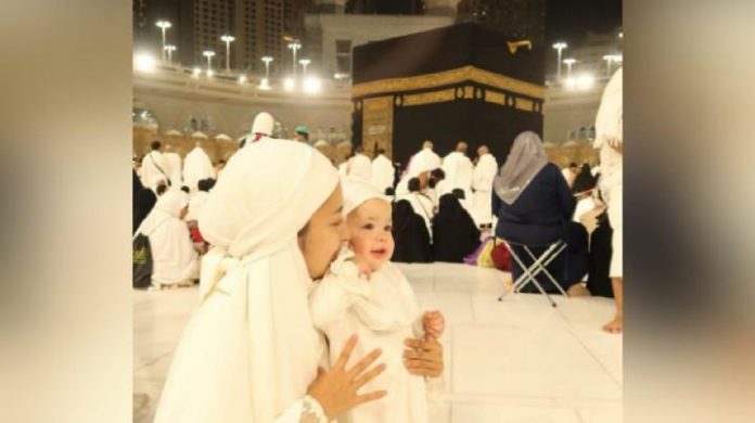 Selesaikan Umrah, Jennifer Coppen: Titip Suami Hamba Ya Allah 