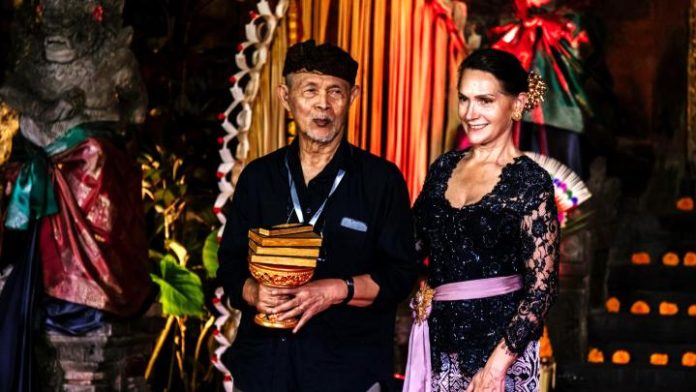 Goenawan Mohamad Terima Lifetime Achievement Award dari Ubud Writers and Readers Festival