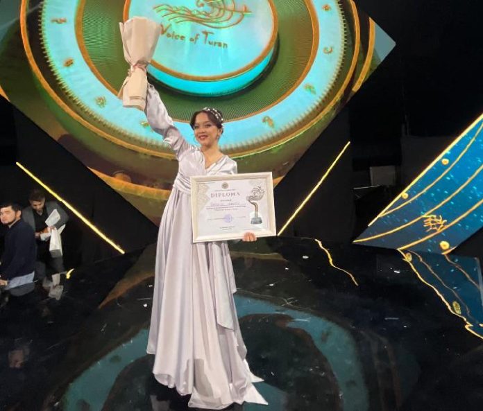 Tarrarin Wakil Indonesia Meraih Best Ambassadors of Country dalam Voice of Turan di Kazakhstan