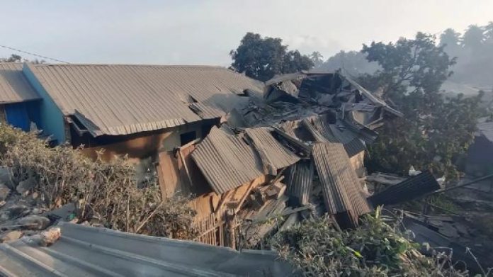 63 Sekolah Rusak Akibat Letusan Gunung Lewotobi