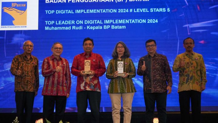Kepala BP Batam Raih Penghargaan dalam Gelaran Top Digital Awards 2024 - BP Batam
