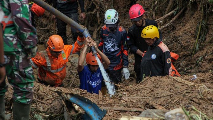 Longsor Kembali Tutup Jalan Nasional Bagbagan-Kiaradua Sukabumi
