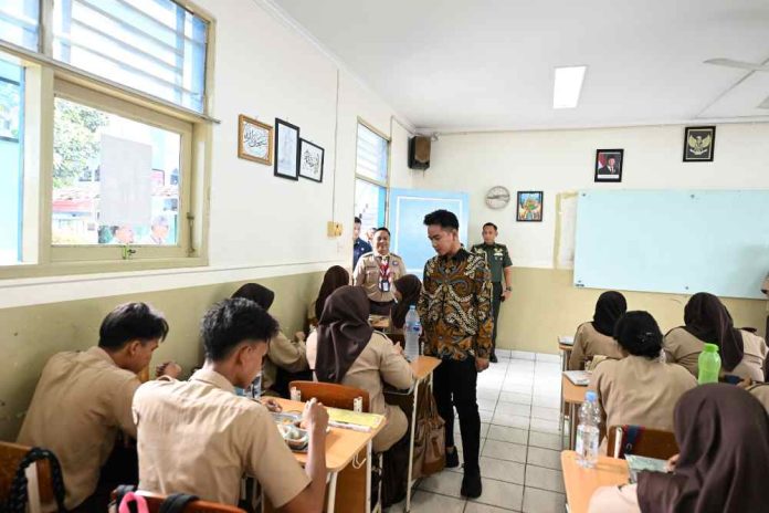 Anggaran MBG Ditambah, Sri Mulyani Cari-cari Pos untuk Efisiensi