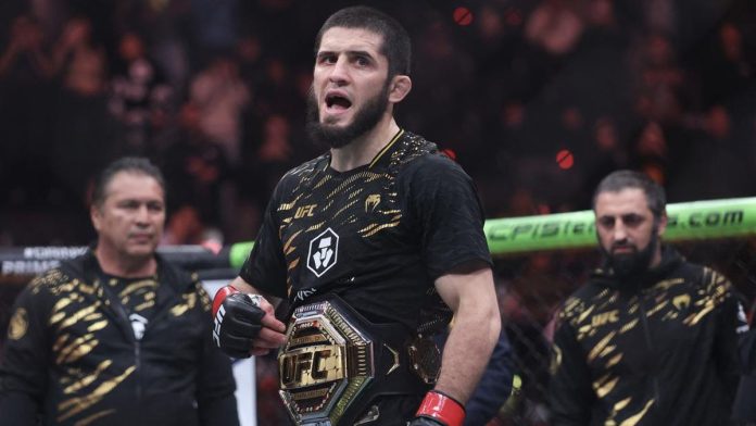 FOTO: Cuma Butuh 1 Ronde, Islam Makhachev Pertahankan Sabuk Juara UFC