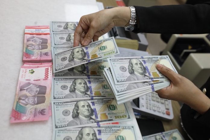 Nilai Tukar Rupiah Hari Ini Keok, Ditutup Rp16.383,5 per Dolar AS