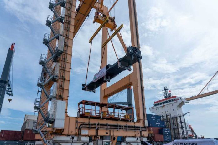 TPS Tangani Ekspor Locomotive Platform Milik INKA ke Australia