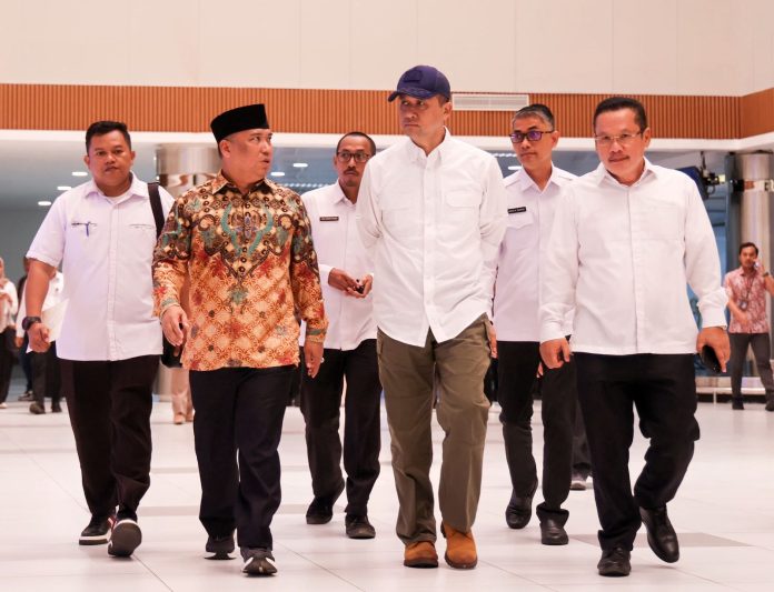 Wagub Kepri Nyanyang Haris Sambut Menteri Transmigrasi di Batam - Mimbarkepri.co