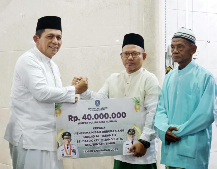 Gubernur Ansar Hadiri Buka Puasa Bersama dan Serahkan Bantuan di Bintan - Mimbarkepri.co