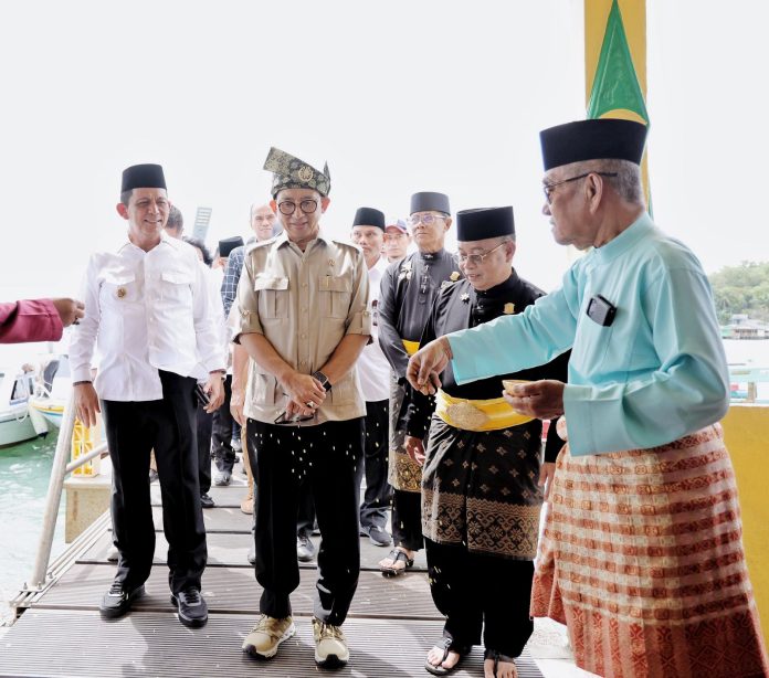 Napak Tilas di Pulau Penyegat, Menteri Fadli Zon Dukung Pembangunan Tugu Bahasa - Mimbarkepri.co