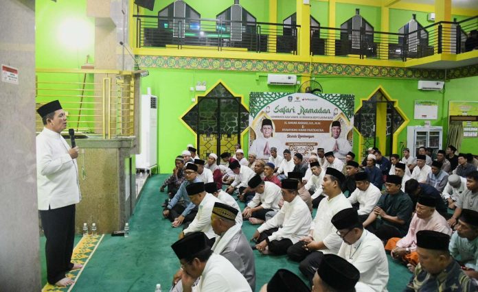 Safari Ramadan di Masjid Nurul Iman Batam: Gubernur Ansar dan Wagub Nyanyang Perkuat Kebersamaan - Mimbarkepri.co