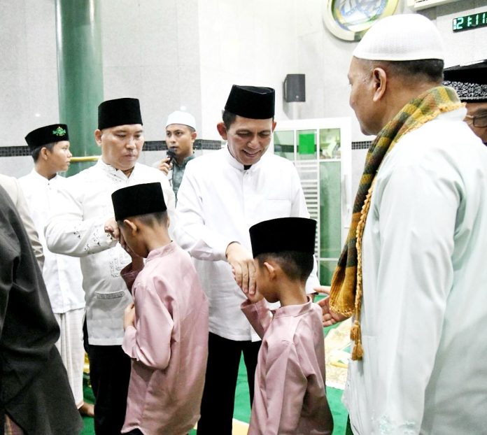 Safari Ramadan di Masjid Nurul Iman Batam: Gubernur Ansar dan Wagub Nyanyang Perkuat Kebersamaan - Mimbarkepri.co