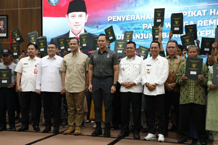 Terima Sertifikat Hak Milik, Warga Rempang Apresiasi Komitmen Presiden Prabowo dan BP Batam - BP Batam