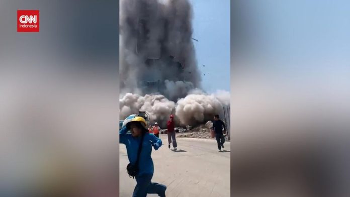 VIDEO: Detik-Detik Gedung di Bangkok Runtuh Usai Gempa 7,7 M Myanmar