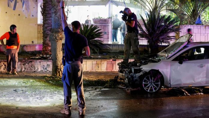 FOTO: Balas Militer Zionis, Hamas Tembak Roket ke Selatan Israel