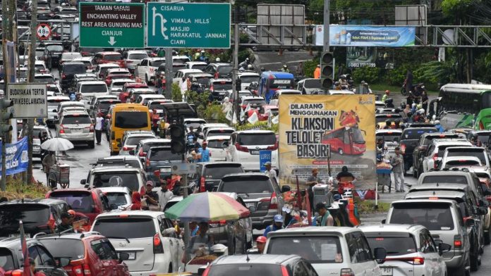 Polisi Berlakukan One Way di Puncak, Contraflow di Tol Jagorawi