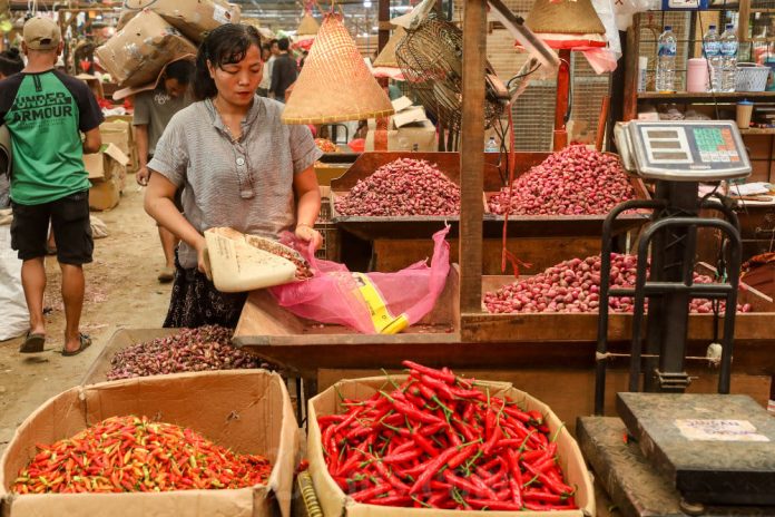 Harga Pangan Sepekan: Bawang dan Cabai Kompak Turun, Beras Naik