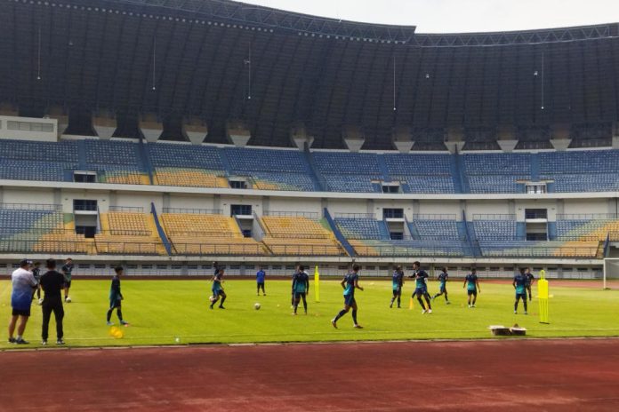 Kuipers Tinggalkan Persib, Pertandingan Lawan Persis Jadi Laga Perpisahan