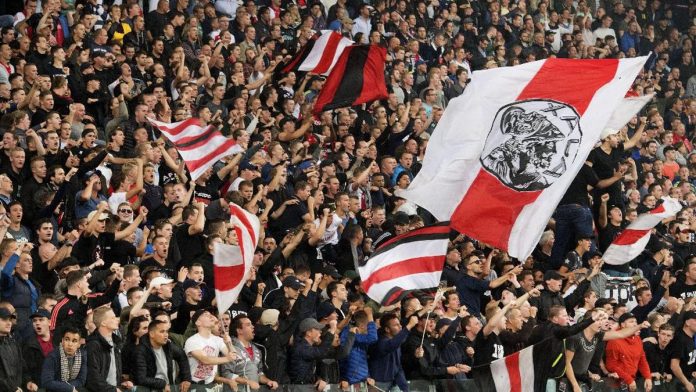 Pelatih Keturunan Indonesia Selangkah Lagi Pegang Ajax Amsterdam