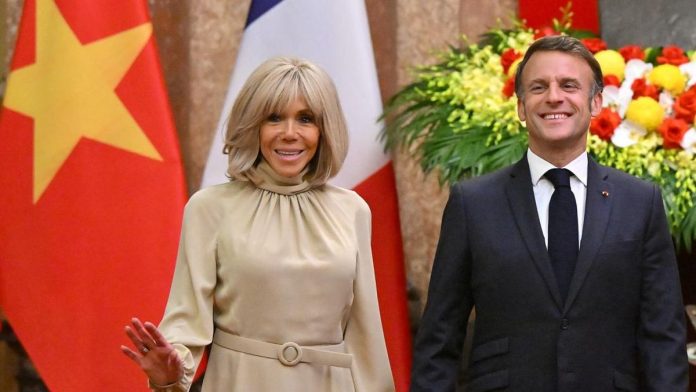 Perjalanan Cinta Macron dan Istrinya yang Terpaut Usia 25 Tahun