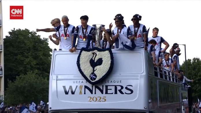 VIDEO: Kemeriahan Parade Gelar Usai Tottenham Juara Liga Europa