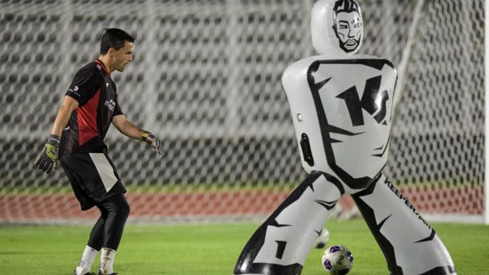 Bayangan Hitam Debut Emil dan Ego Putih Timnas Indonesia