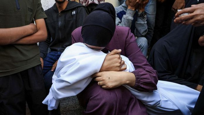 FOTO: Brutal Israel Bombardir Tenda Pengungsi di Kota Gaza