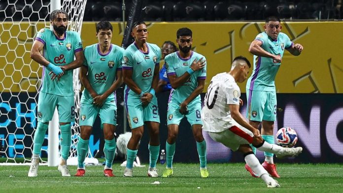 Guardiola Kesal Usai Echeverri Cetak Gol Debut Indah untuk Man City