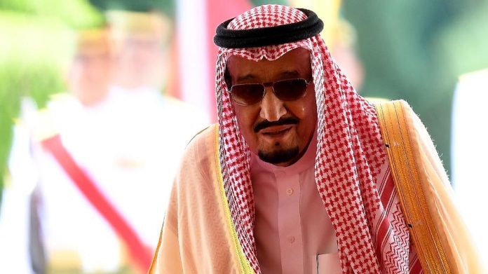Raja Salman Bagikan Al Quran ke Jemaah Haji di Bandara Taif Saudi
