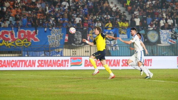 'Digaprak' di Piala Presiden, Kaki Ole Romeny Pakai Alat Bantu