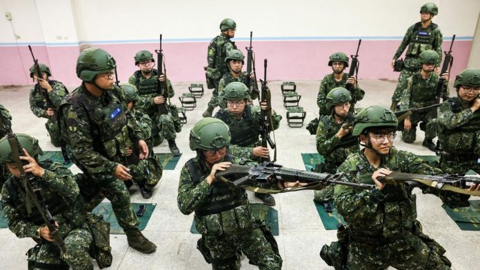 FOTO: Taiwan Pamer Latihan Militer Besar-besaran