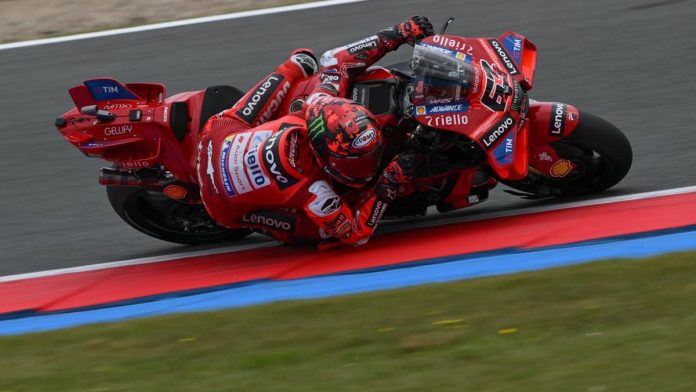 Hasil Kualifikasi MotoGP Ceko: Bagnaia Pole, Marquez Crash