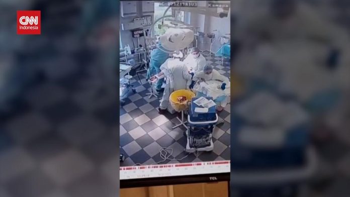 VIDEO: Dokter Lanjut Operasi Pasien saat Gempa M 8,7 Guncang Rusia