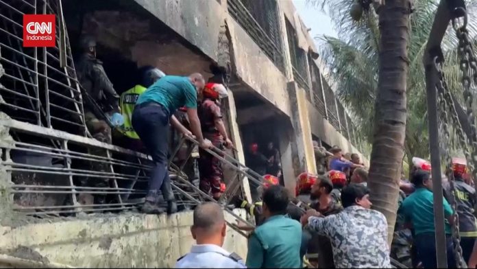 VIDEO: Pesawat Militer Bangladesh Jatuh Timpa Kampus, 19 Tewas